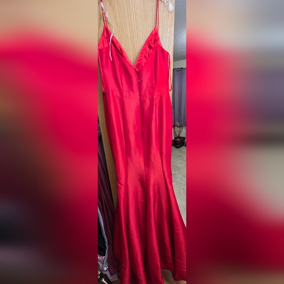 Elegant Red Evening Gown Jovani - Picture 2 of 3